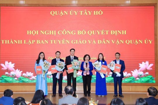 Quận Tây Hồ không để “khoảng trống” sau sắp xếp, tinh gọn bộ máy