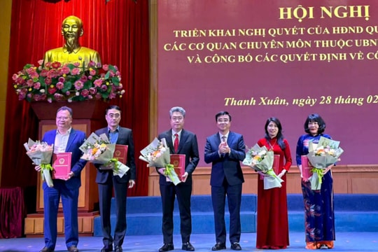 Quận Thanh Xuân: Công bố quyết định về công tác cán bộ sau sắp xếp