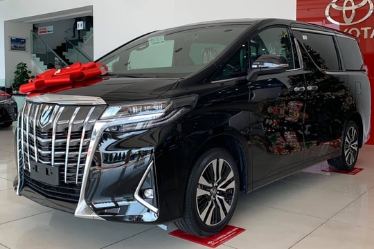 Xe đa dụng Toyota Alphard có nguy cơ rơi linh kiện ốp nắp ca pô