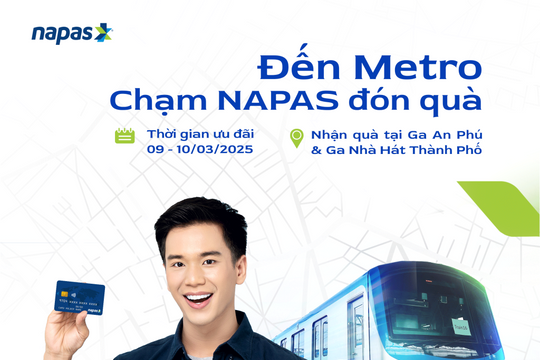 Chủ thẻ NAPAS đi metro "xé túi mù" nhận quà tặng bất ngờ