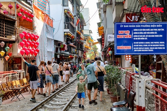 Hà Nội: Xử lý hoạt động kinh doanh, tụ tập đông người tại phố "Cà phê đường tàu"