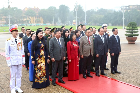 Lãnh đạo thành phố Hà Nội viếng Chủ tịch Hồ Chí Minh và các Anh hùng liệt sĩ