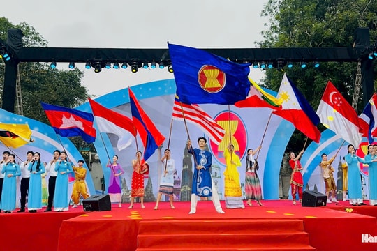 Rực rỡ sắc màu Festival “Phụ nữ Thủ đô vì hòa bình, phát triển”