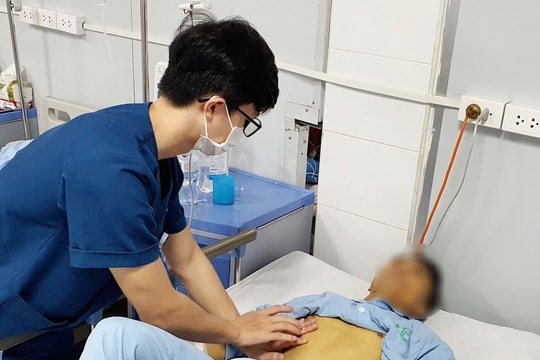 Buồn nôn, tiêu chảy, suy gan thận sau khi ăn nấm "lạ"
