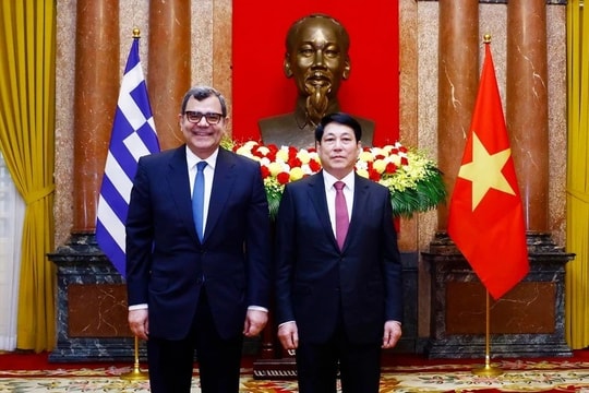 Chủ tịch nước Lương Cường tiếp Đại sứ các nước trình Quốc thư