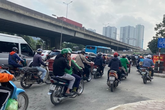 Hà Nội xén dải phân cách trên đường Khuất Duy Tiến, điều chỉnh tổ chức giao thông nhiều vị trí để giảm ùn tắc