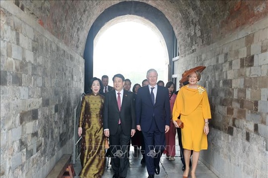 Chủ tịch nước Lương Cường và Nhà vua Bỉ Philippe tham quan Hoàng thành Thăng Long