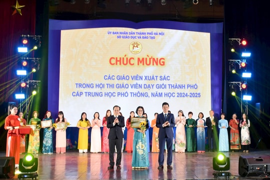Hà Nội trao thưởng 105 giáo viên dạy giỏi cấp trung học phổ thông