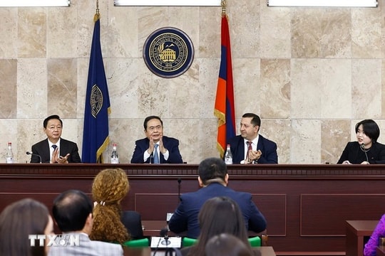Chủ tịch Quốc hội Trần Thanh Mẫn thăm Đại học Tổng hợp Quốc gia Yerevan