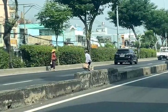 TP Hồ Chí Minh: Đi bộ qua đường sai luật, nhiều người bị xử phạt