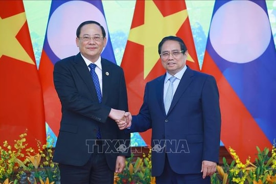 Thủ tướng Phạm Minh Chính gặp Thủ tướng Lào Sonexay Siphandone nhân Hội nghị thượng đỉnh P4G