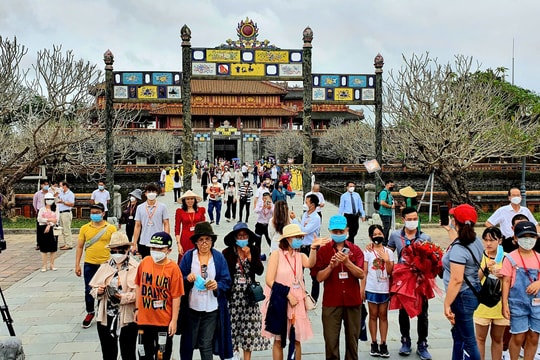 Phát triển du lịch Huế bền vững: Bảo tồn bản sắc văn hóa và đổi mới sản phẩm