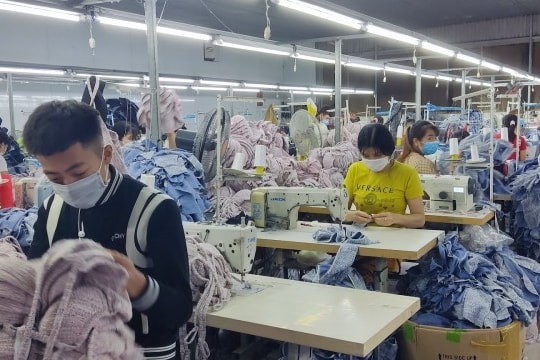 Đẩy mạnh các phong trào thi đua yêu nước trong CNVCLĐ