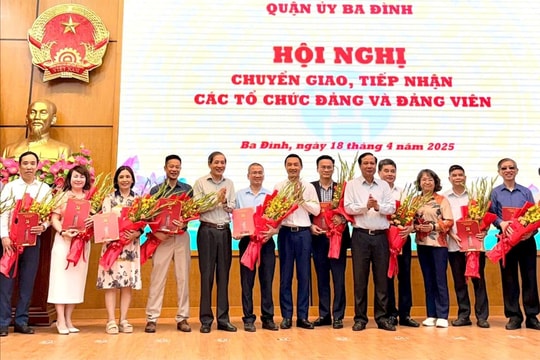Quận ủy Ba Đình tiếp nhận 8 đảng bộ với hơn 1.000 đảng viên