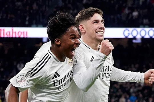 Valverde lập siêu phẩm phút bù giờ, Real Madrid sống lại hy vọng vô địch