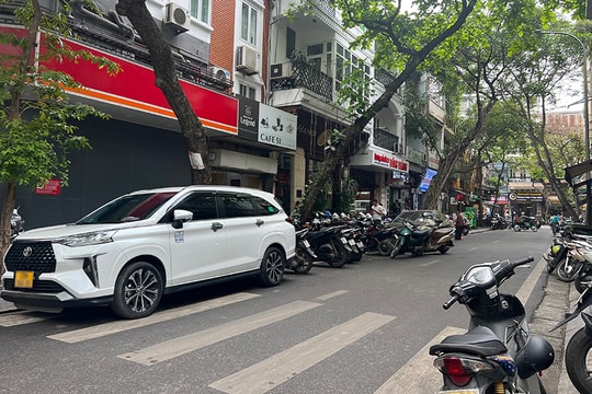 Quận Hoàn Kiếm: Cần nghiên cứu việc cấm dừng, đỗ xe ô tô tại các tuyến phố cổ
