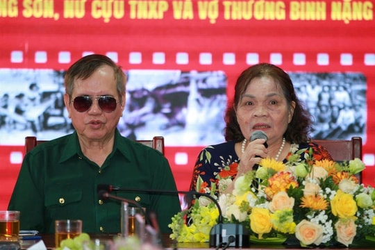 Những người phụ nữ kiên trung phía sau chiến trường bão lửa