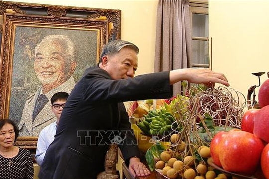 Tổng Bí thư Tô Lâm dâng hương tưởng nhớ Đại tướng Võ Nguyên Giáp và Đại tướng Văn Tiến Dũng