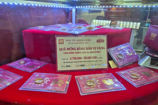 Giá vàng giảm 700.000 đồng/lượng trong sáng nay