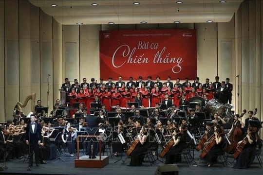 Tổng Bí thư Tô Lâm dự Chương trình nghệ thuật “Bài ca chiến thắng”