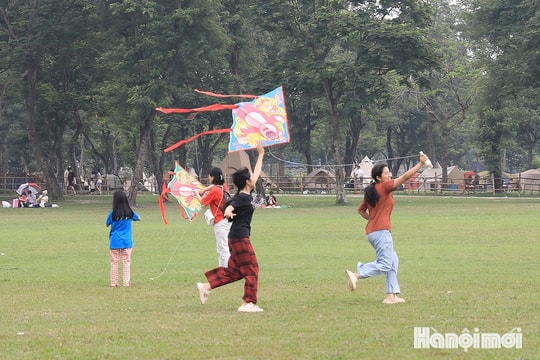 Hà Nội nắng nóng, nhiệt độ tăng cao