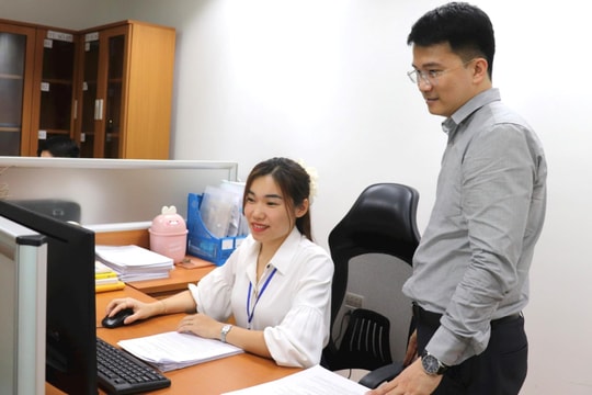 Nữ công chức đam mê công tác kiểm soát thủ tục hành chính