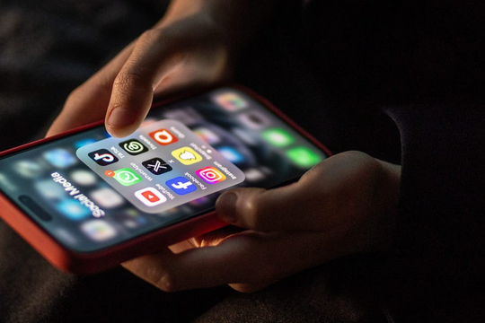 Apple phát cảnh báo khẩn: Người dùng iPhone tại 100 quốc gia có thể bị gián điệp tấn công