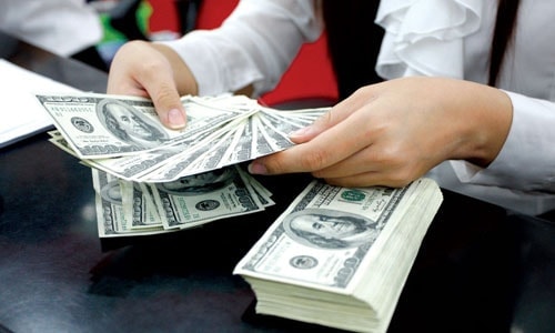 Tỷ giá trung tâm và thị trường tự do đồng USD đồng loạt giảm