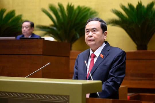 Kỳ họp thứ chín là kỳ họp có ý nghĩa lịch sử (*)