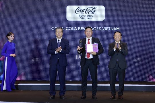 Công ty Coca-Cola Việt Nam được vinh danh tại giải thưởng Rồng Vàng 2025