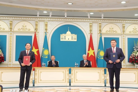 Tổng Bí thư Tô Lâm chứng kiến Lễ trao các văn kiện hợp tác song phương Việt Nam - Kazakhstan