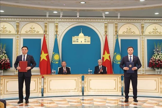 Tổng Bí thư Tô Lâm chứng kiến Lễ trao các văn kiện hợp tác song phương Việt Nam - Kazakhstan