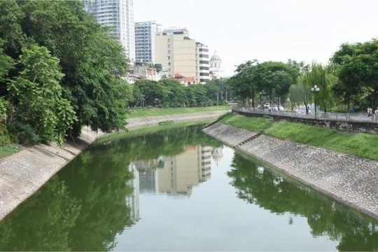 Chủ động phát hiện và báo cáo kịp thời các hành vi gây ô nhiễm nguồn nước