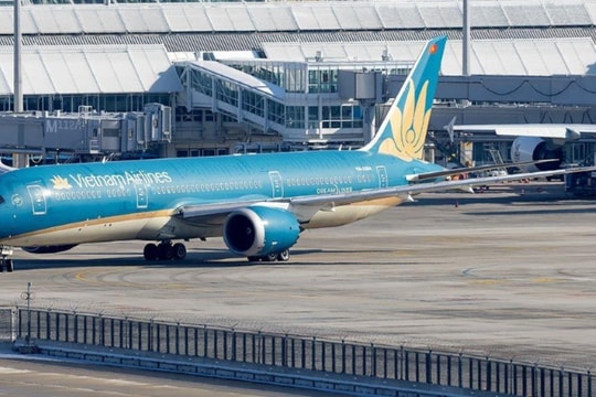 Máy bay Vietnam Airlines hạ cánh khẩn cấp do hành khách gặp vấn đề sức khỏe