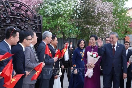 Tổng Bí thư Tô Lâm gặp gỡ cán bộ Đại sứ quán và cộng đồng người Việt Nam tại Kazakhstan