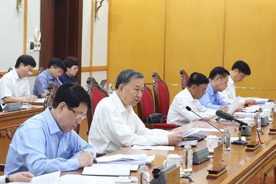 Bộ Chính trị, Ban Bí thư chỉ đạo nhiều nội dung về công tác cán bộ và việc tuyển dụng viên chức y tế, giáo dục