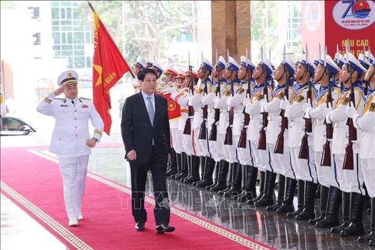 Chủ tịch nước: Hải quân cần phát huy truyền thống làm chủ vùng biển, quyết chiến, quyết thắng