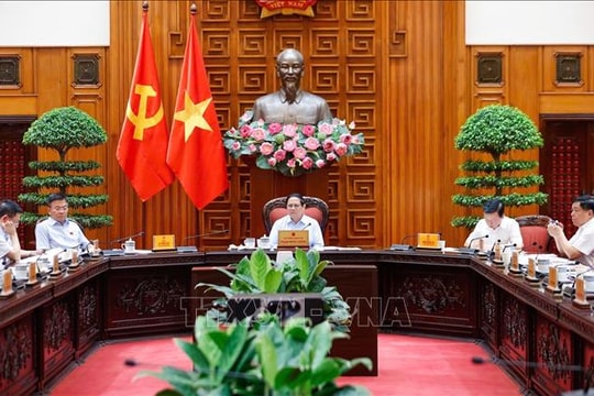 Thủ tướng: Khẩn trương đưa Nghị quyết về phát triển kinh tế tư nhân vào cuộc sống