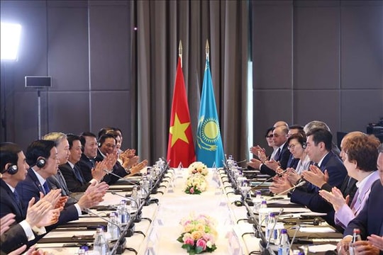 Tổng Bí thư Tô Lâm hội kiến Chủ tịch Hạ viện Kazakhstan kiêm Chủ tịch Đảng Amanat
