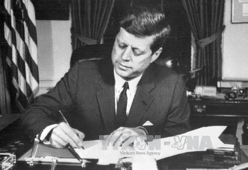 Mỹ công bố thêm 60.000 trang hồ sơ về vụ ám sát Thượng nghị sĩ Robert F. Kennedy