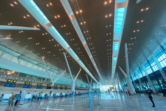 Xử lý dứt điểm “dột nước” ở nhà ga T3 sân bay Tân Sơn Nhất ngay trong ngày 8-5