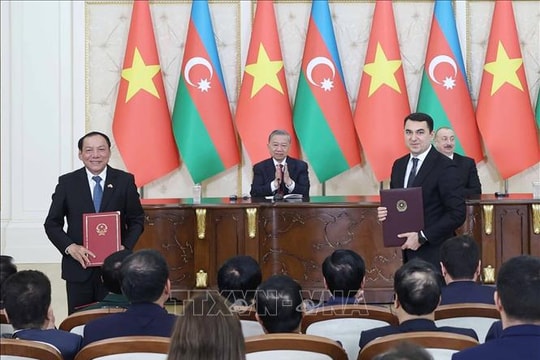 Tổng Bí thư Tô Lâm chứng kiến Lễ trao các văn kiện hợp tác giữa Việt Nam - Azerbaijan và phát biểu với báo chí