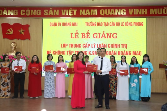 Thêm 80 cán bộ quận Hoàng Mai có trình độ Trung cấp lý luận chính trị