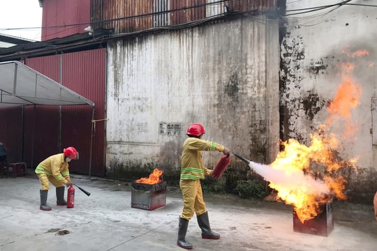 Đan Phượng hướng dẫn kỹ năng xử lý tình huống cháy nổ cho 300 người dân