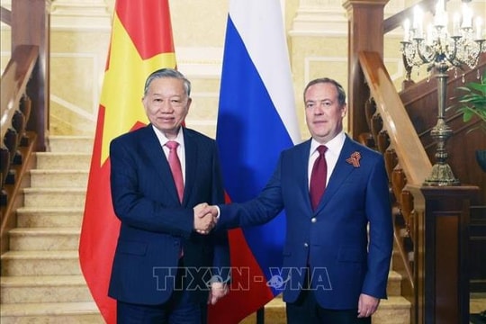 Tổng Bí thư Tô Lâm hội kiến Chủ tịch Đảng Nước Nga Thống nhất Dmitry Medvedev