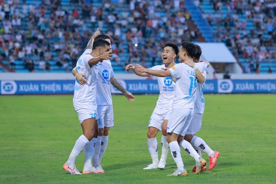 Thắng Đông Á Thanh Hóa, CLB Thép xanh Nam Định tiến gần hơn chức vô địch V. League