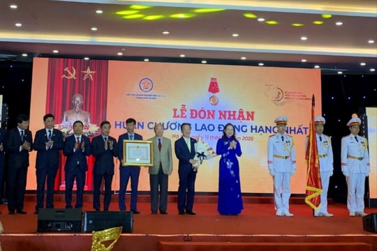 Hiệp hội Doanh nghiệp nhỏ và vừa thành phố Hà Nội đón nhận Huân chương Lao động hạng Nhất