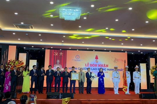 Hiệp hội Doanh nghiệp nhỏ và vừa thành phố Hà Nội đón nhận Huân chương Lao động hạng Nhất