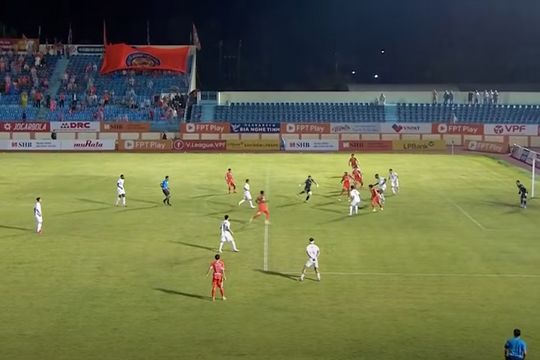 Bùi Tiến Dũng ghi bàn phút bù giờ, Đà Nẵng thắng "chung kết ngược" 3-1
