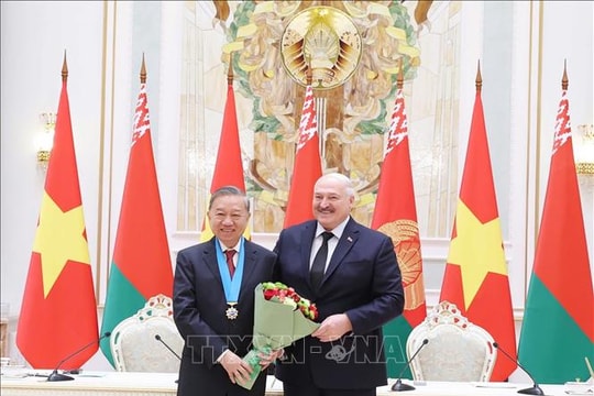 Tổng Bí thư Tô Lâm và Tổng thống Aleksandr Lukashenko chứng kiến lễ ký các văn kiện hợp tác giữa Việt Nam - Belarus